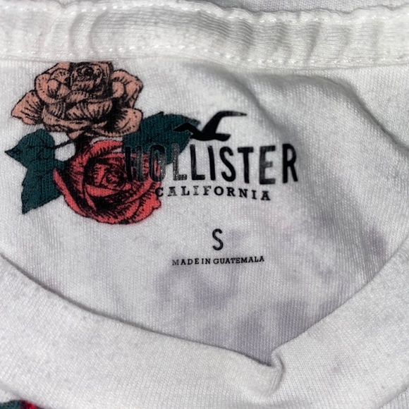 Hollister T-Shirt with Roses Graphic - Picture 2 of 2